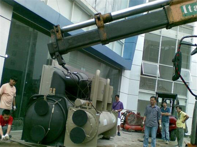 金口河区随车吊和汽车吊的核心区别是什么？哪种更省钱？